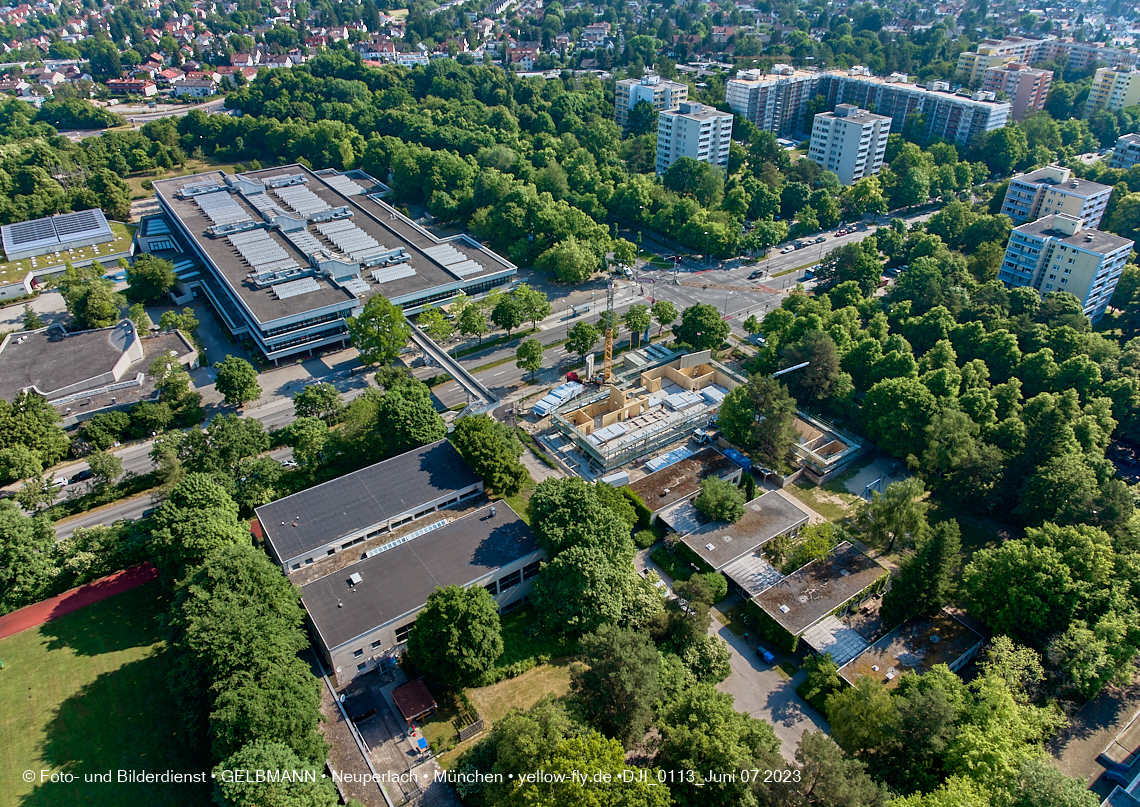 07.06.2023 - aktuelle Fotos von der »<strong><i>Baustelle zum Hort für Kinder</i></strong>« in Neuperlach in München